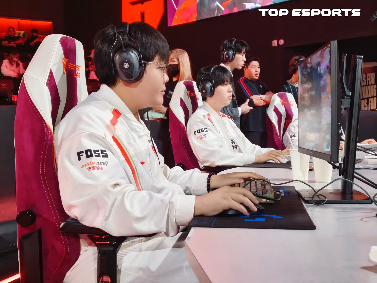 FPX血洗DFM，CoreJJ团战一打五激烈交锋小组赛，成为赛场最大亮点