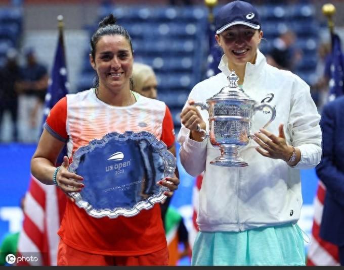 西班牙网球队翻盘美国网球队，德约科维奇制霸全场的简单介绍