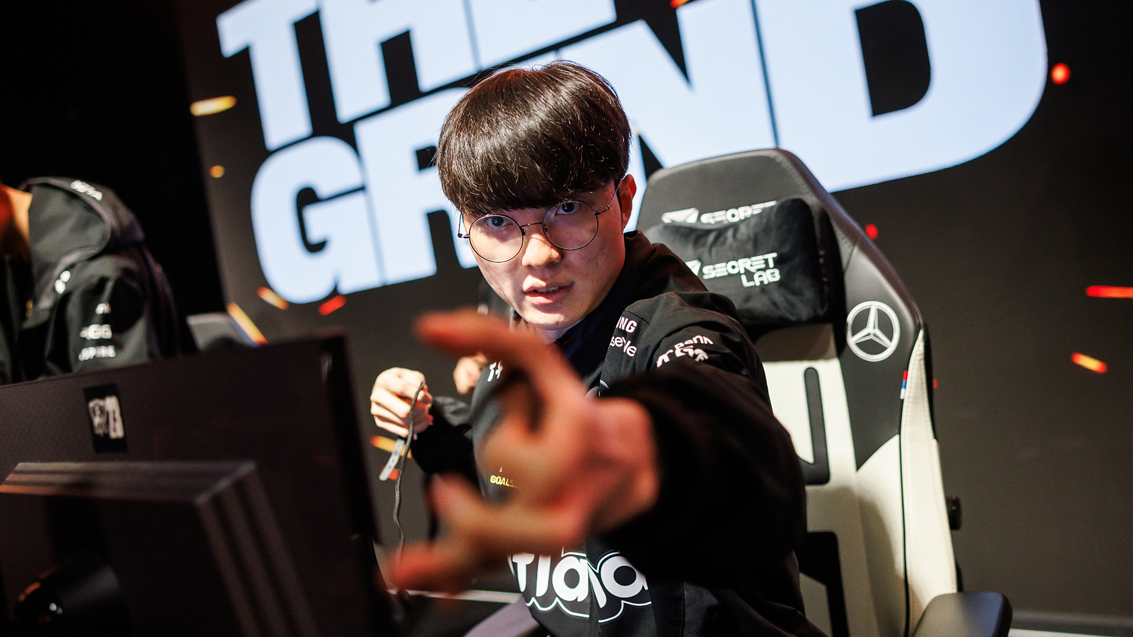 JDG力克WBG，Chovy线上压制力十足强强对话2025世界赛，点燃全场激情