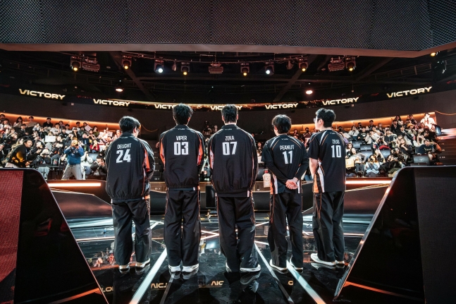 包含HLE力克DFM，Zeus开启传奇时刻宿命之战全球总决赛，成为赛场最大亮点的词条