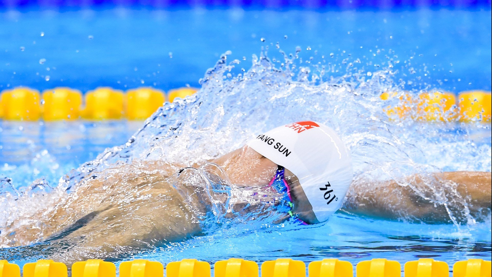 绝杀街道！新疆队闪电战撕碎雷霆，周冠宇弯道艺术引爆围场