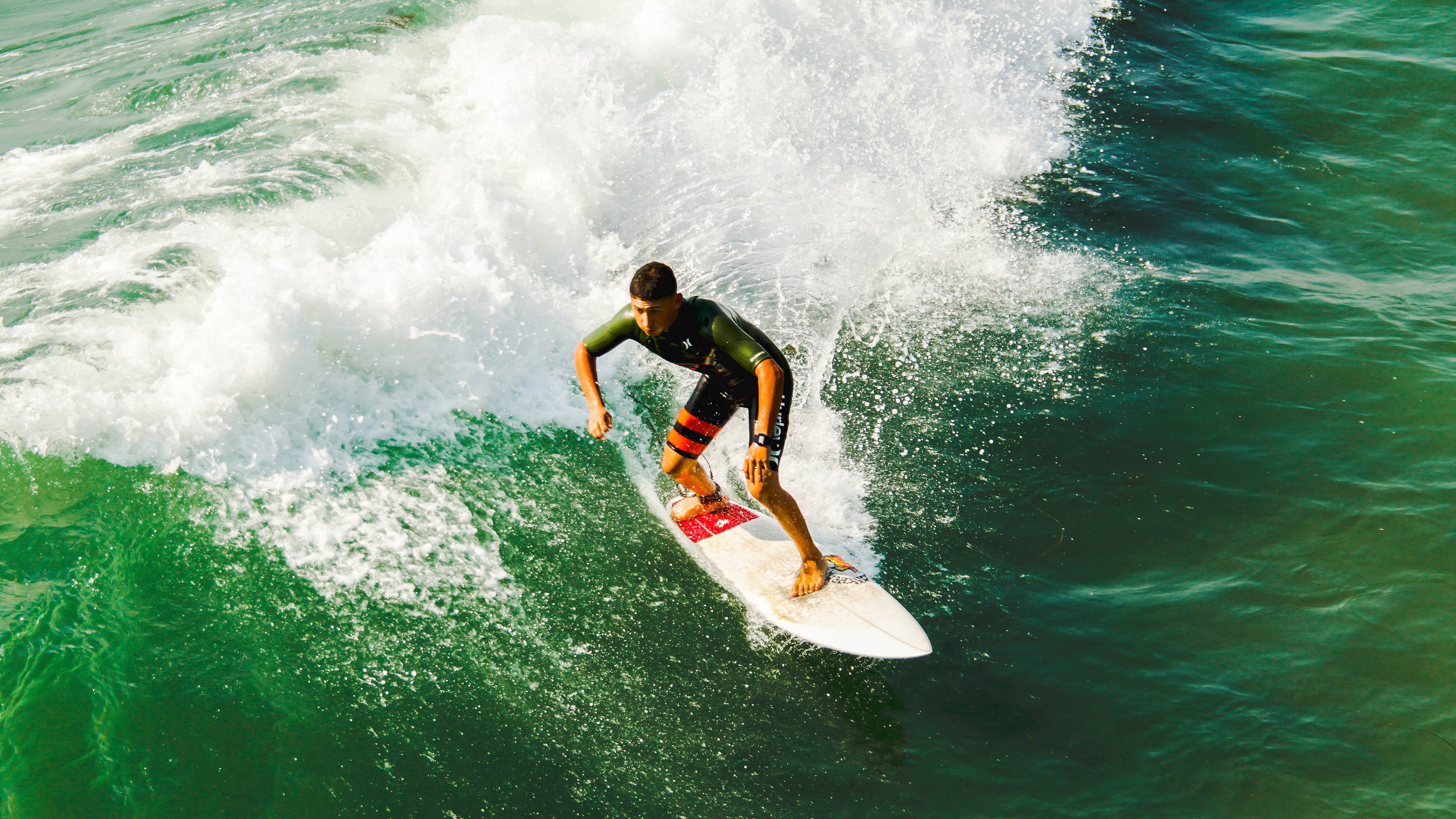 篮球火！欧冠半决赛惊现跨时空对决？当丹佛掘金爆冷广东宏远