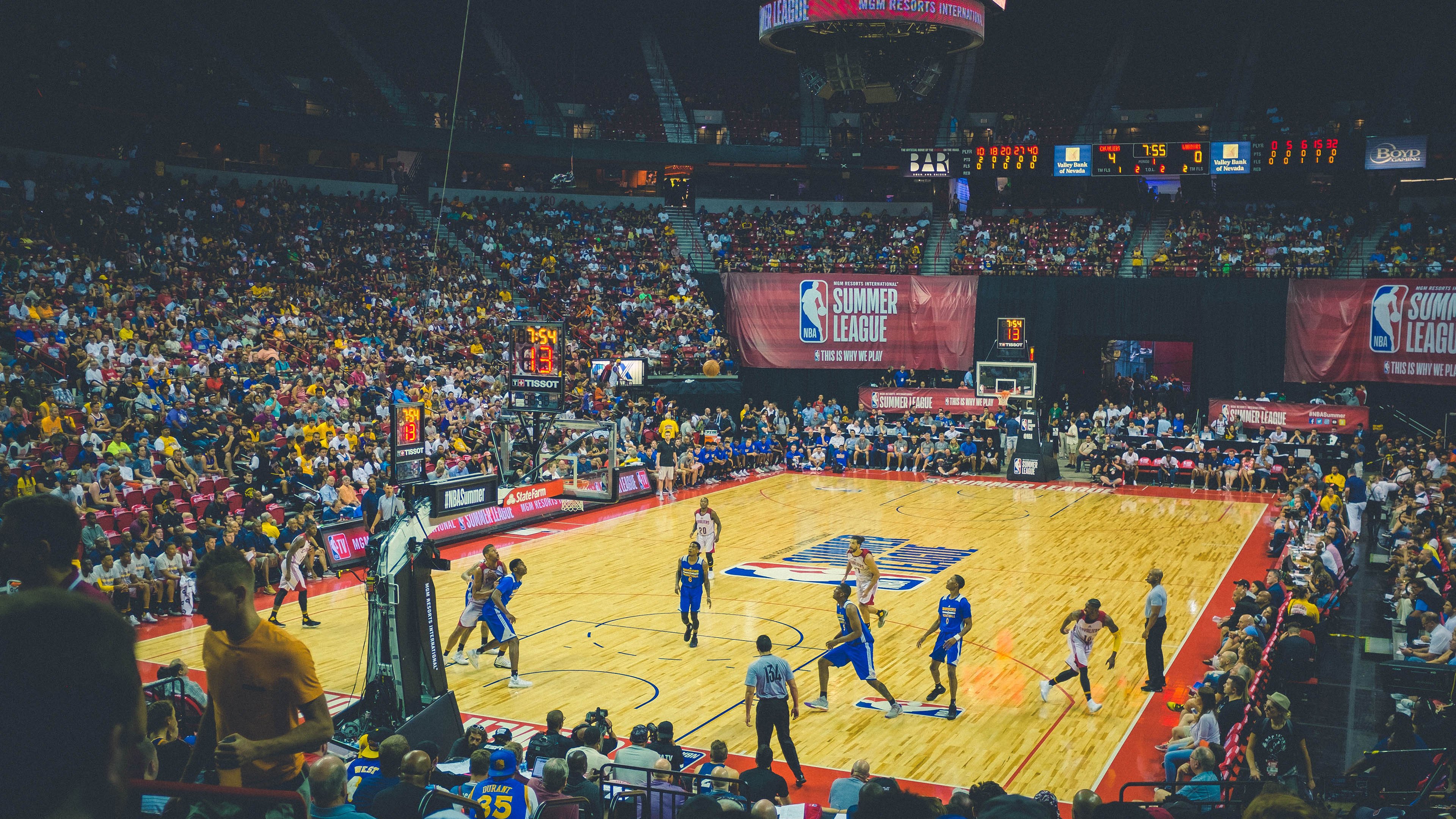 团队压迫与孤星闪耀，凯尔特人用整体性强压爵士，而布克用无解进攻统治全场